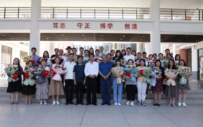 一朝沐杏雨，一生念師恩｜我校舉行2020-2021學(xué)年教師節(jié)表彰大會(huì)